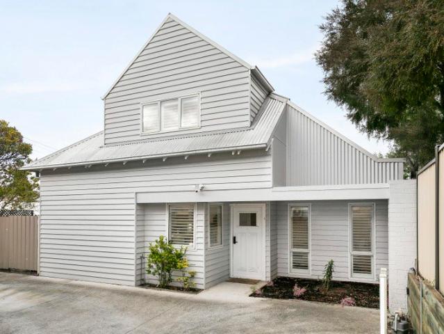 Townhouse for sale in Pascoe Vale South, Melbourne