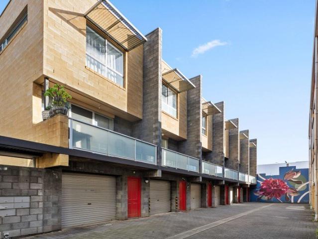 Townhouse for sale in Horseshoe Creek, South Australia