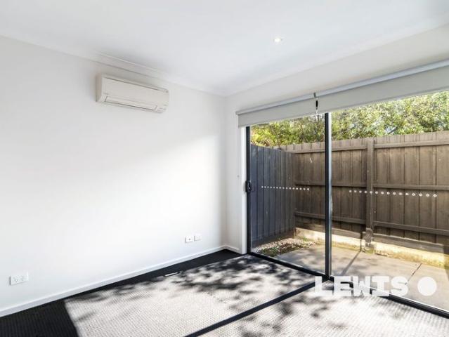 Townhouse for rent in Mornington, Melbourne