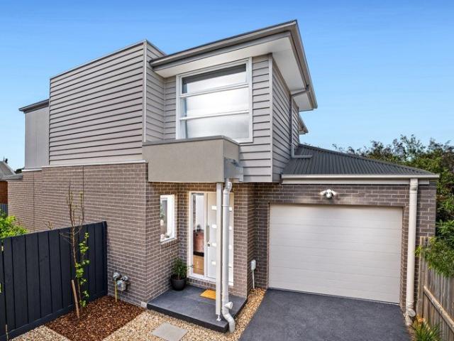 Apartment for sale in Kananook, Melbourne