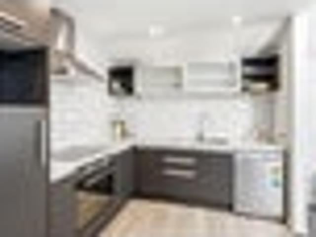 Townhouse for sale in Addington, Canterbury
