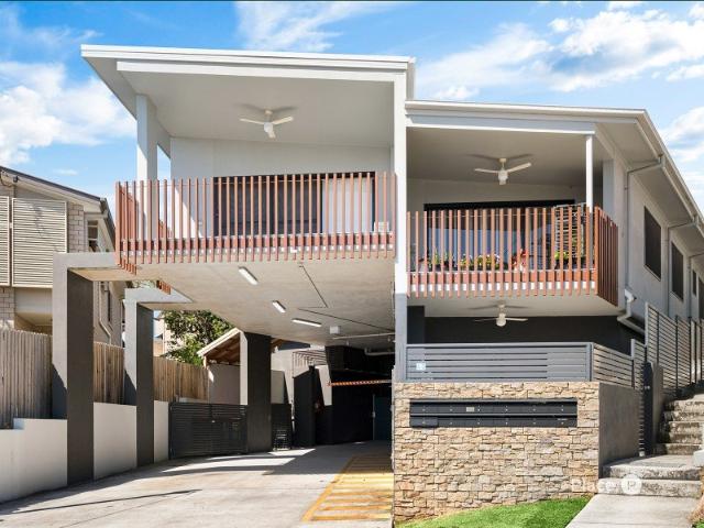 Apartment for sale in Holland Park West, Greater Brisbane