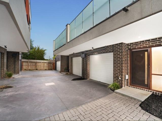 Townhouse for sale in Scoresby, Melbourne