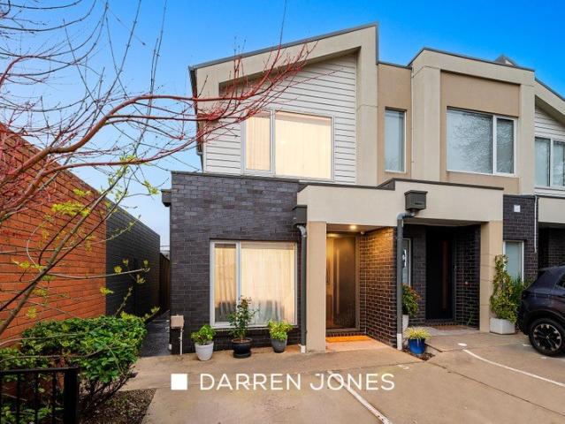 Townhouse for sale in Camerons Creek, Victoria