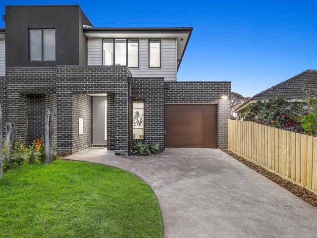 Townhouse for sale in Camerons Creek, Victoria