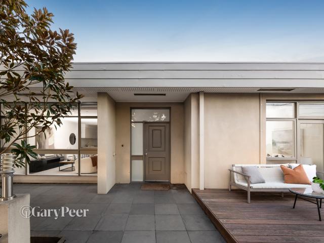 House for sale in Caulfield