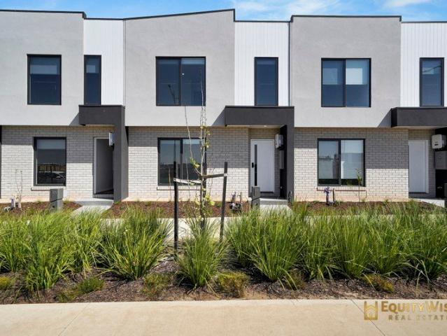 Townhouse for rent in Mambourin, Melbourne