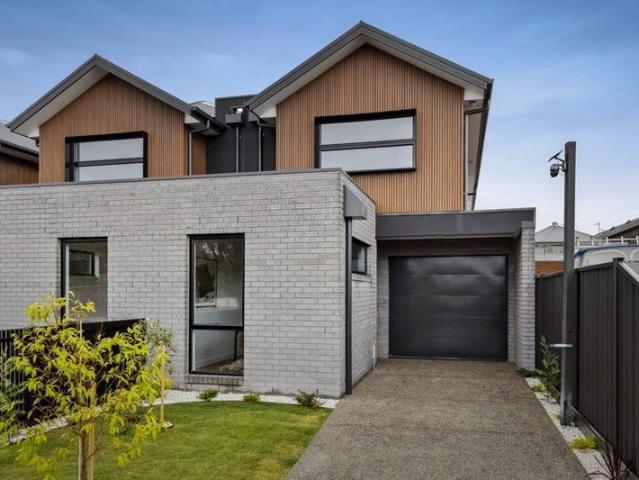 Townhouse for sale in Spotswood, Melbourne