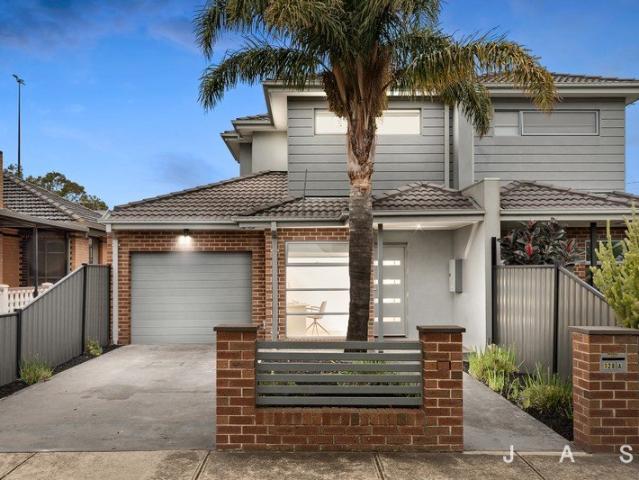 Townhouse for sale in Camerons Creek, Victoria
