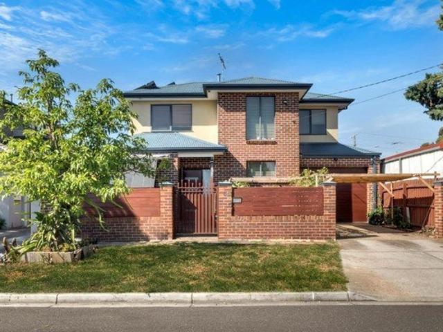 Townhouse for rent in Sunshine, Melbourne