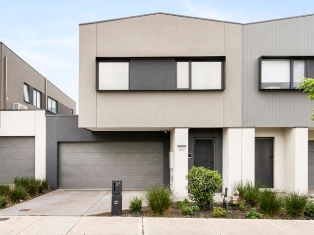 Townhouse for sale in The Maples, Melbourne