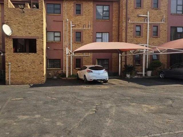 Townhouse for sale in Alberton