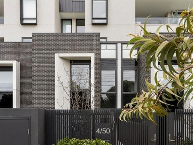 Townhouse for sale in Caulfield North, Melbourne