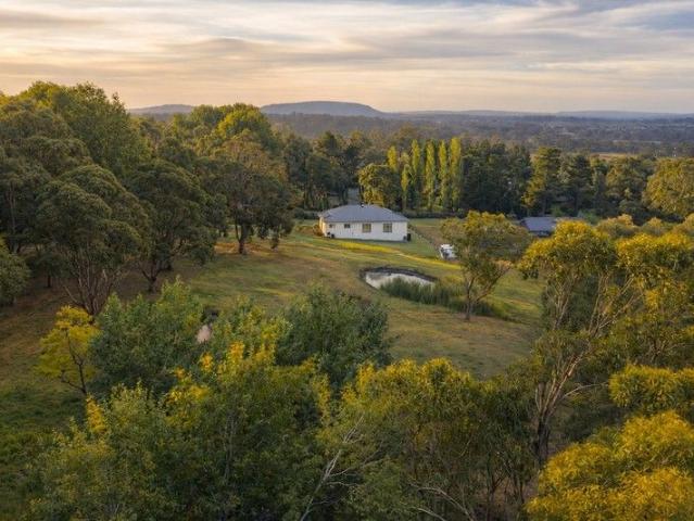 Cottage for sale in Abington, New South Wales