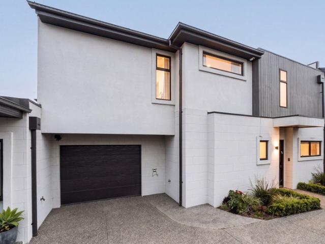 Townhouse for sale in Pennydale, Melbourne