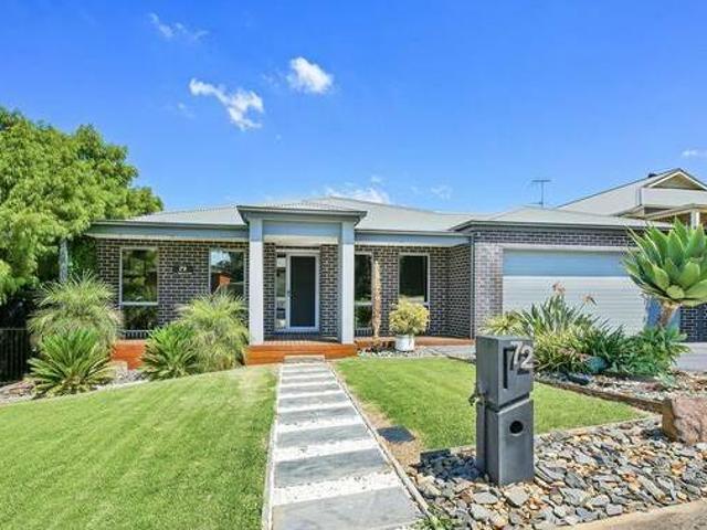 House for sale in Victoria