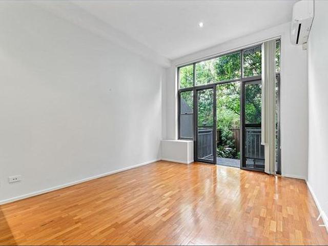 Townhouse for rent in Sydney, New South Wales