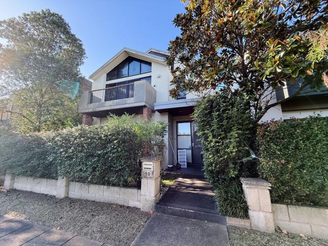 House for rent in Stanhope Gardens