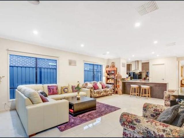 House for rent in Forsyth Park, Melbourne