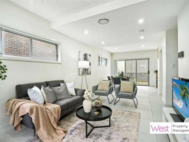 Townhouse for rent in Sydney, New South Wales