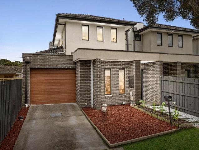 Townhouse for sale in Camerons Creek, Victoria