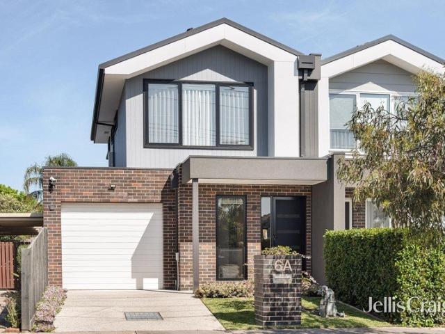 Townhouse for sale in Chelsea Heights, Melbourne