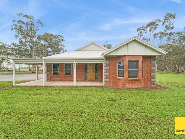 House for sale in Victoria