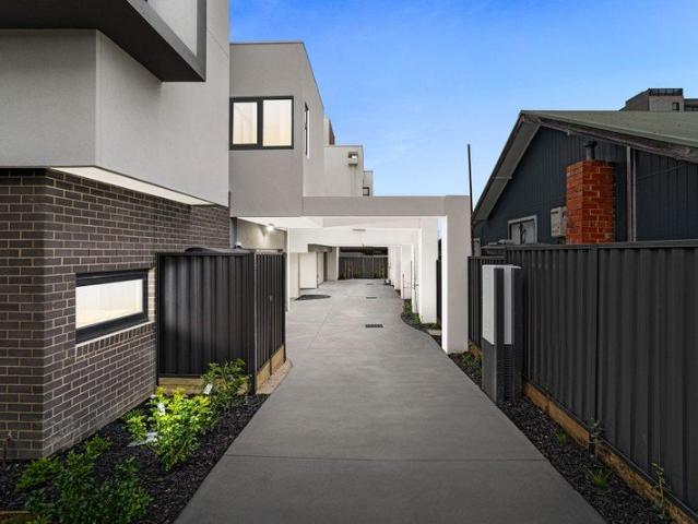 Townhouse for sale in Camerons Creek, Victoria
