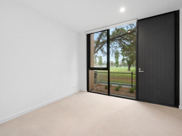 Townhouse for rent in Port Melbourne, Melbourne
