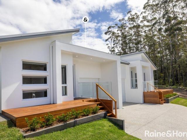 Duplex for sale in Mollymook Beach, Shoalhaven City Council