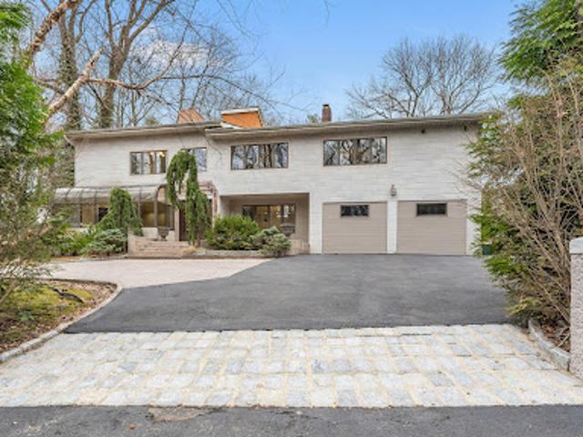 House for sale in Englewood