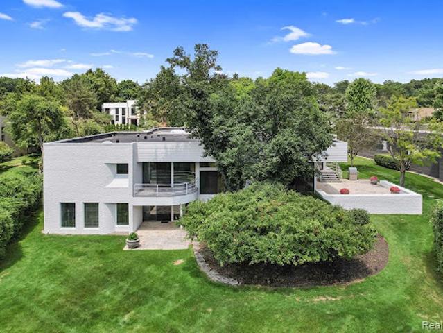 House for sale in Bloomfield Hills, Michigan