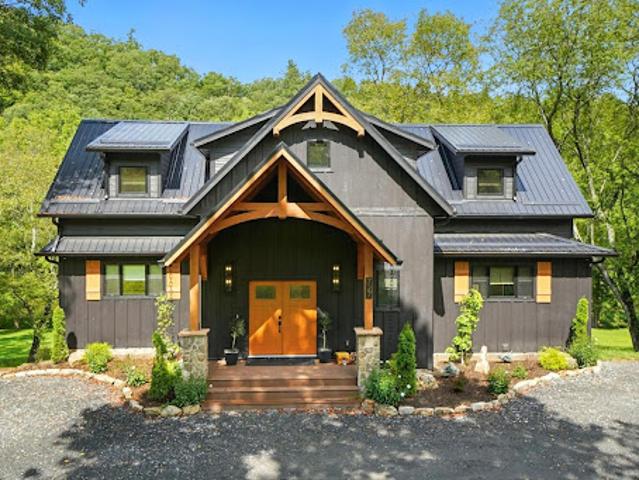 House for sale in Lansing, North Carolina