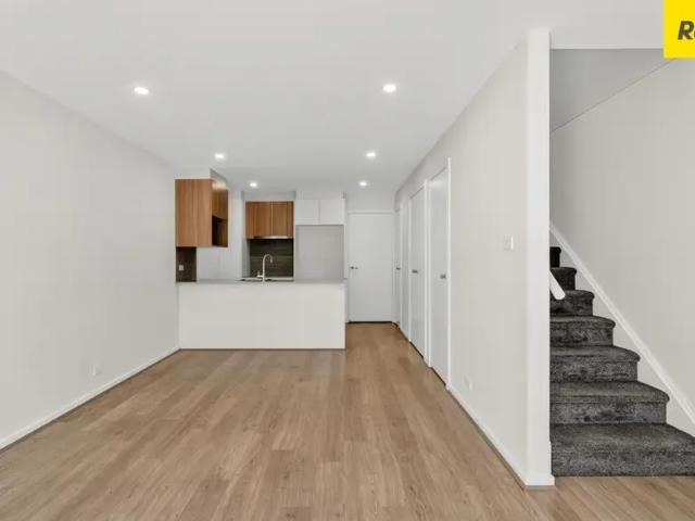 Townhouse for rent in Greenway, District of Tuggeranong