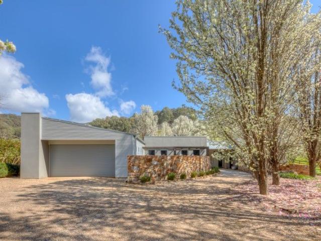 Cottage for sale in Eurobin, Victoria