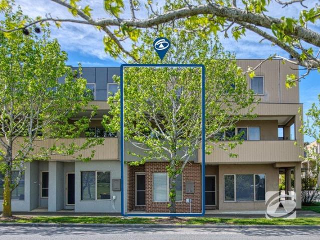 Townhouse for sale in Pakenham, Melbourne