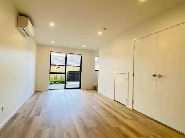 Townhouse for rent in Awhitu