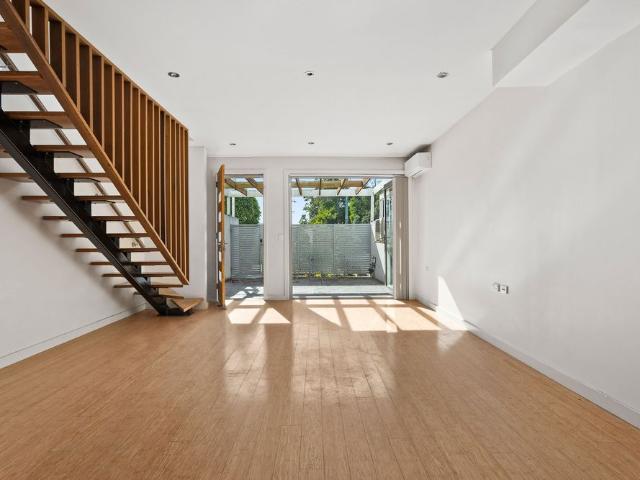 Townhouse for rent in Wollongong West, New South Wales