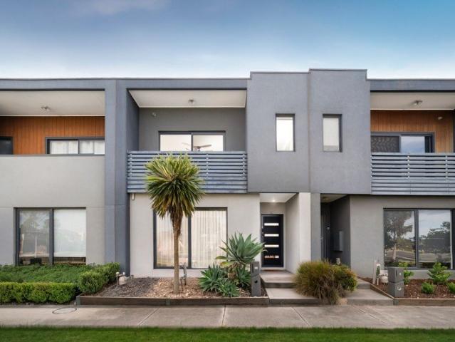 Townhouse for sale in Harpley, Melbourne