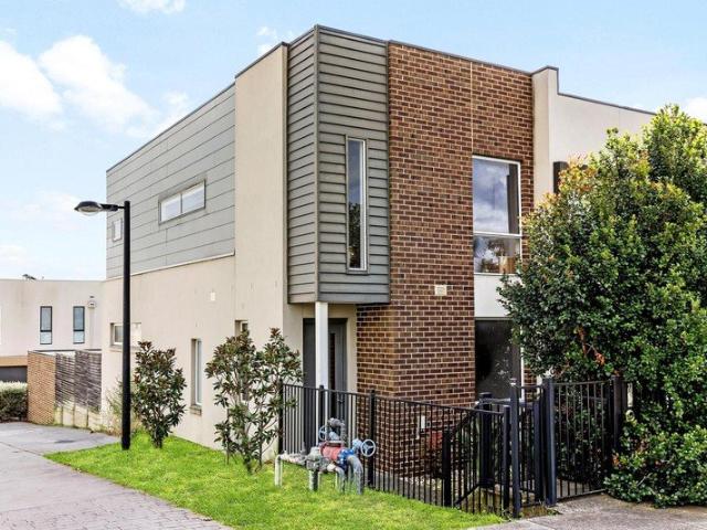 Townhouse for sale in Camerons Creek, Victoria
