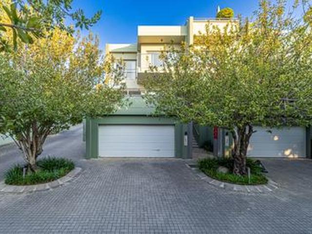 Townhouse for sale in Vosloorus, Gauteng