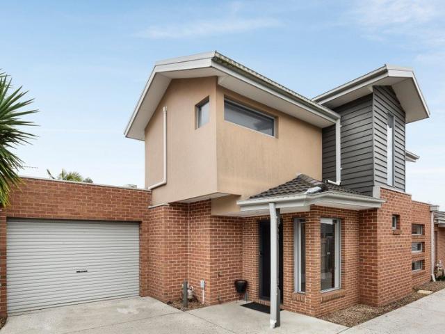Townhouse for rent in Ruthven, Melbourne
