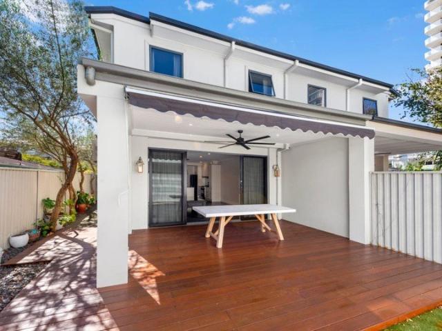 Townhouse for rent in Surfers Paradise, Gold Coast City