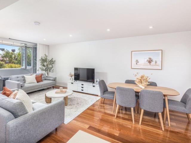 Apartment for sale in Lower North Shore, Sydney