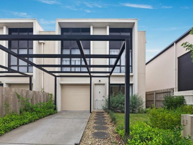 Townhouse for rent in The Gardens, Melbourne