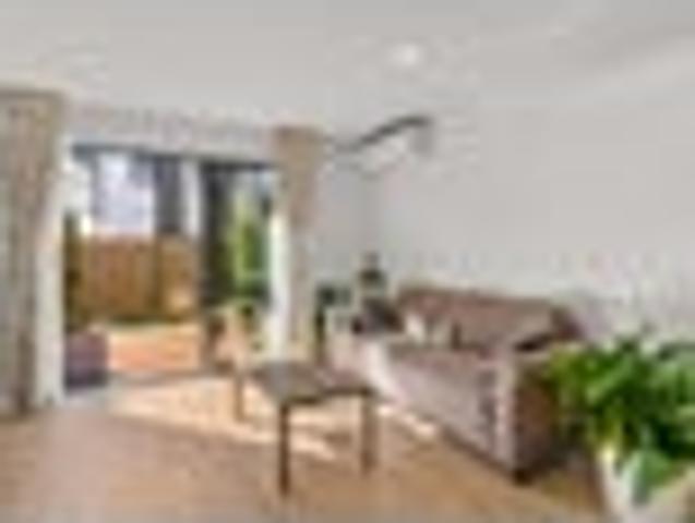 Townhouse for sale in Chaslands, Canterbury