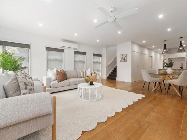 Townhouse for sale in Seaford, Melbourne