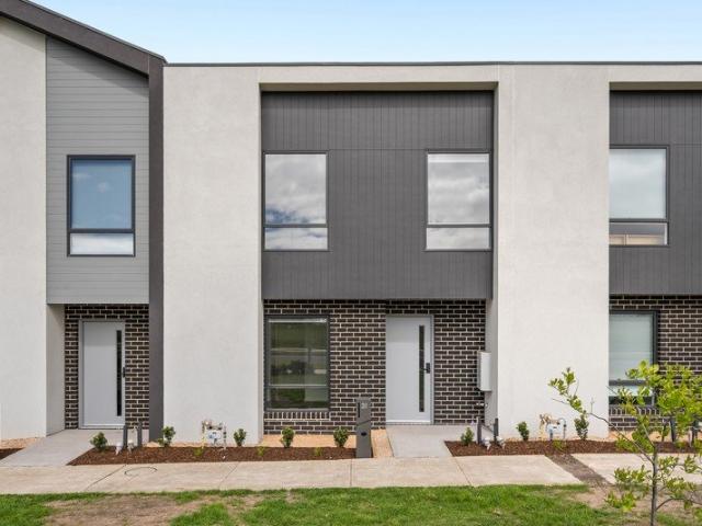 Townhouse for rent in Rathdowne, Melbourne