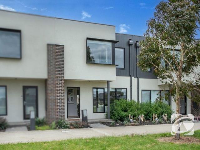 Townhouse for sale in Camerons Creek, Victoria