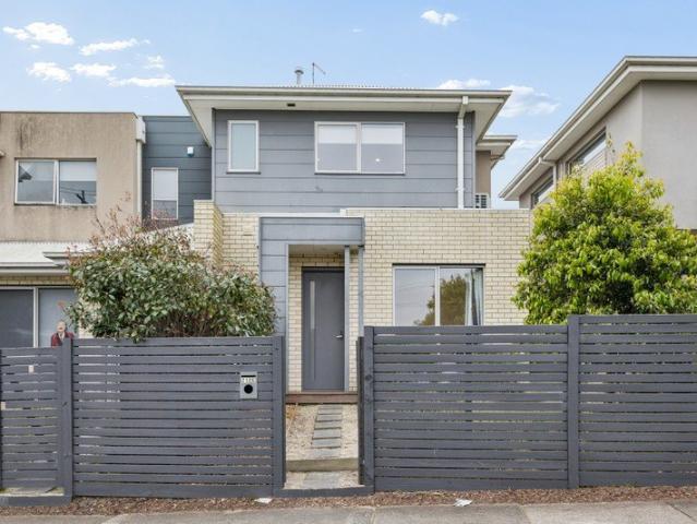 Townhouse for sale in Camerons Creek, Victoria